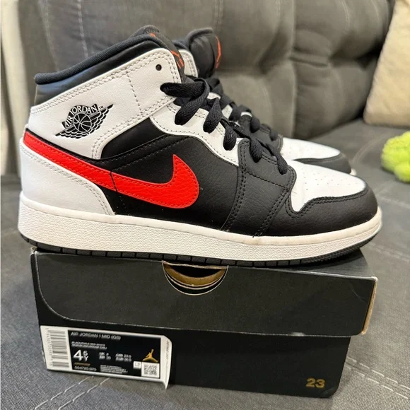 Air Jordan 1 Mid Black Chile Red GS 4.5Y – Good Condition – Box Included - Picture 1 of 6